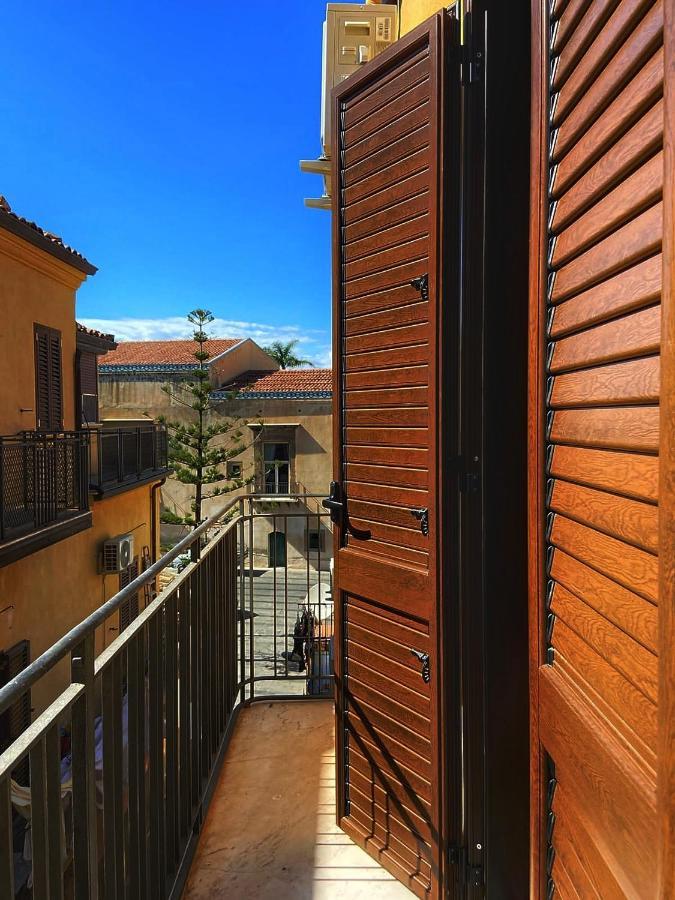 La Casa Di Serafina サント・ステーファノ・ディ・カマストラ エクステリア 写真